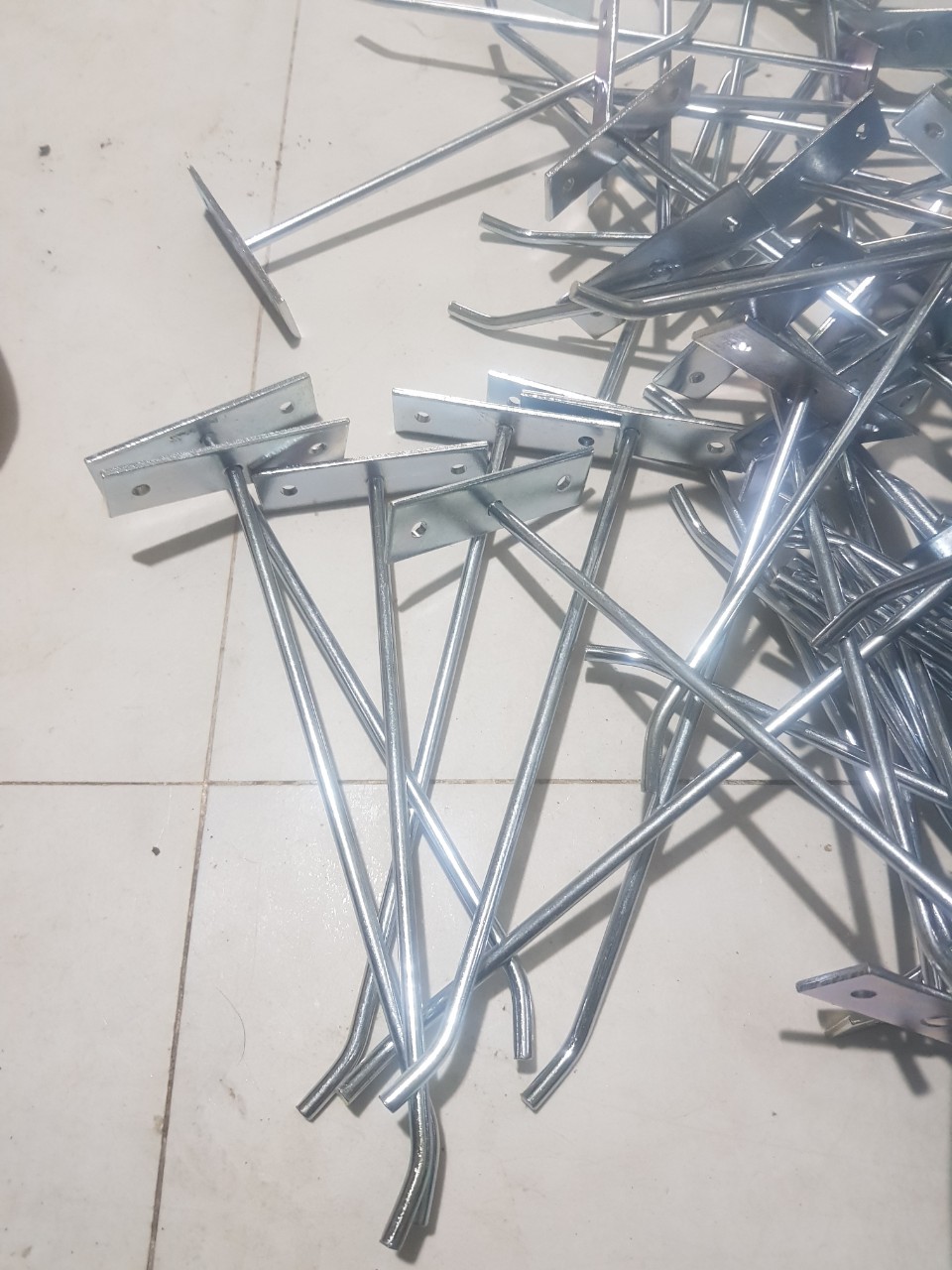 Móc bắn tường 20 cm