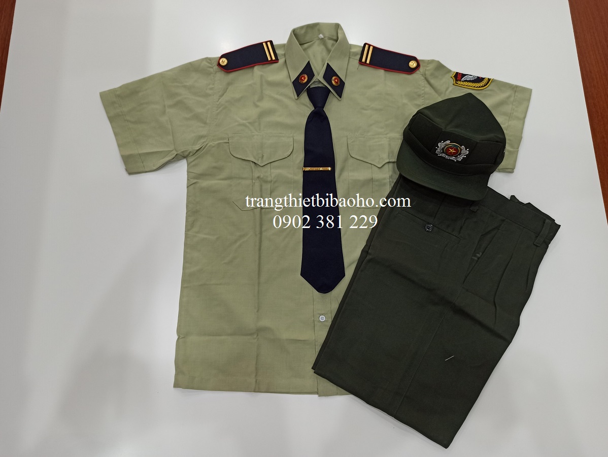 Quần áo bảo vệ tay ngắn, quần kaki xanh rêu, nón rêu đầy đủ phụ kiện - kẹp cà vạt