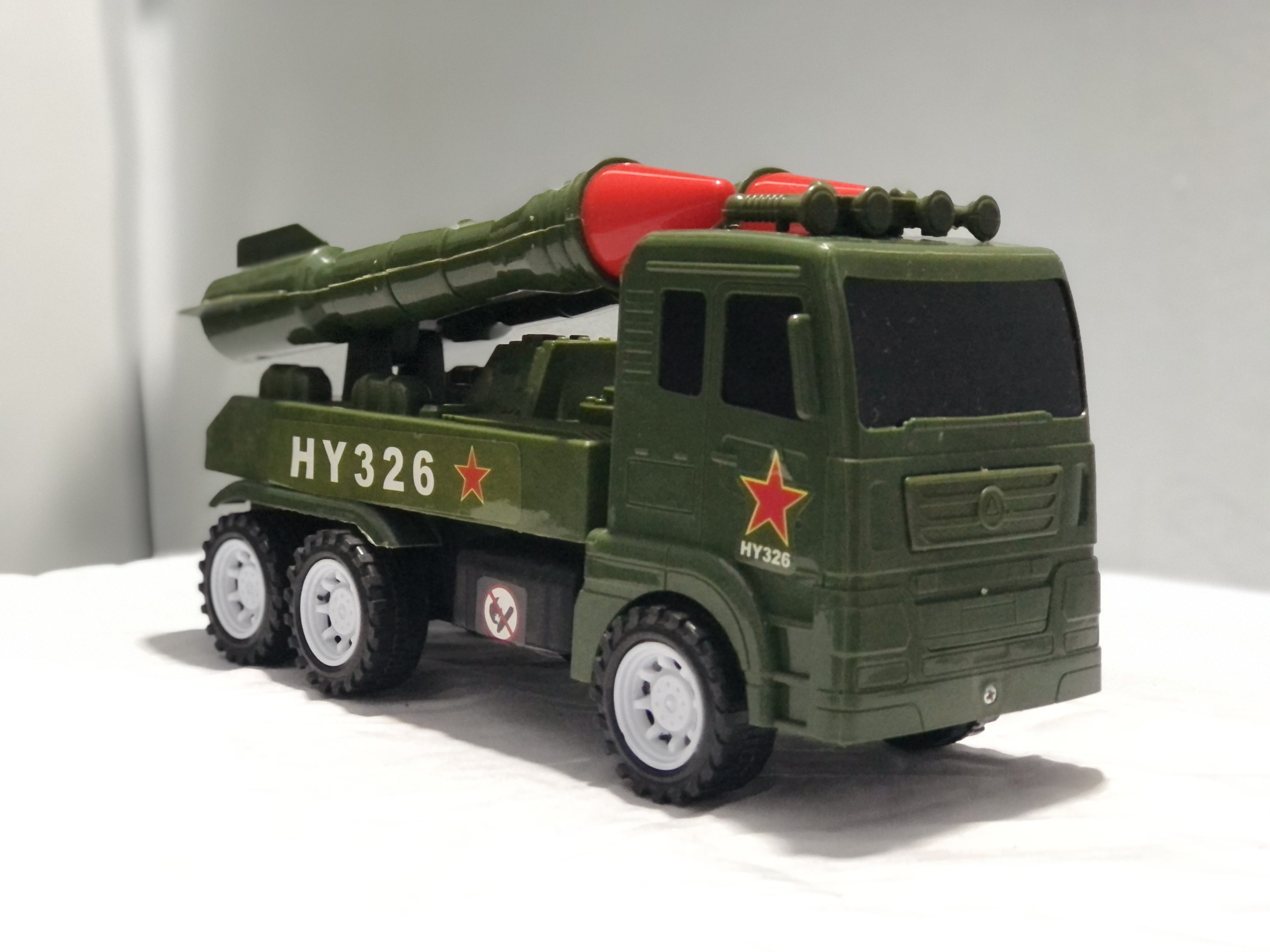 Đồ chơi ô tô xe quân sự chạy đà đẹp,giá rẻ cho các bé