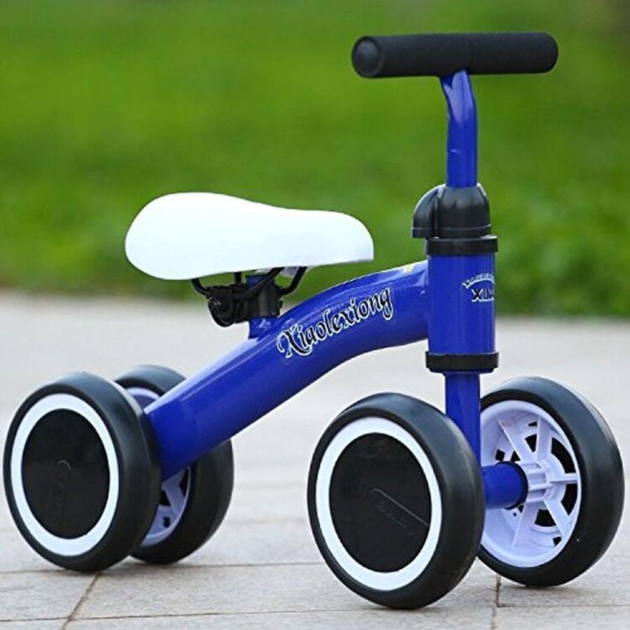 Xe chòi chân 4 bánh giúp bé giữ thăng bằng