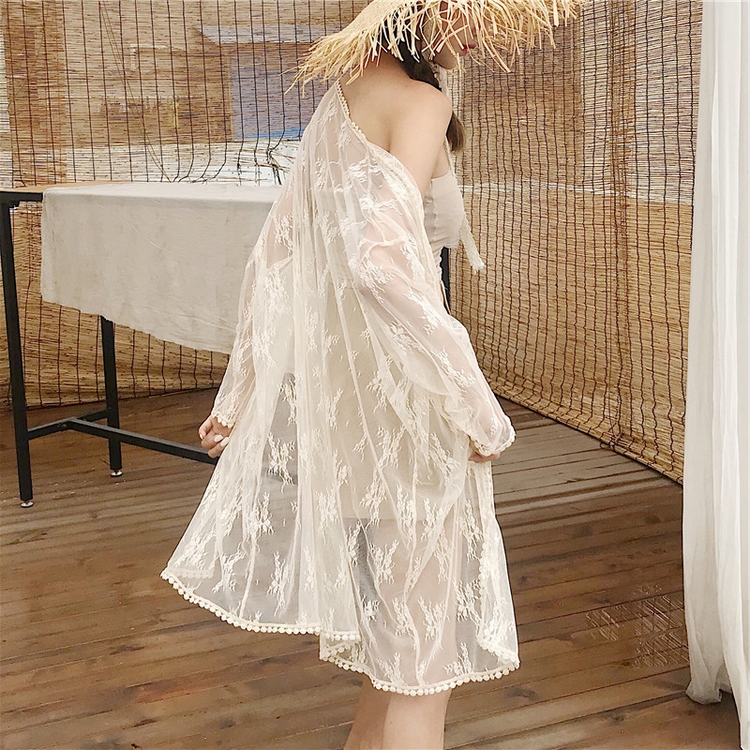Áo choàng kimono ren dáng lỡ đi biển