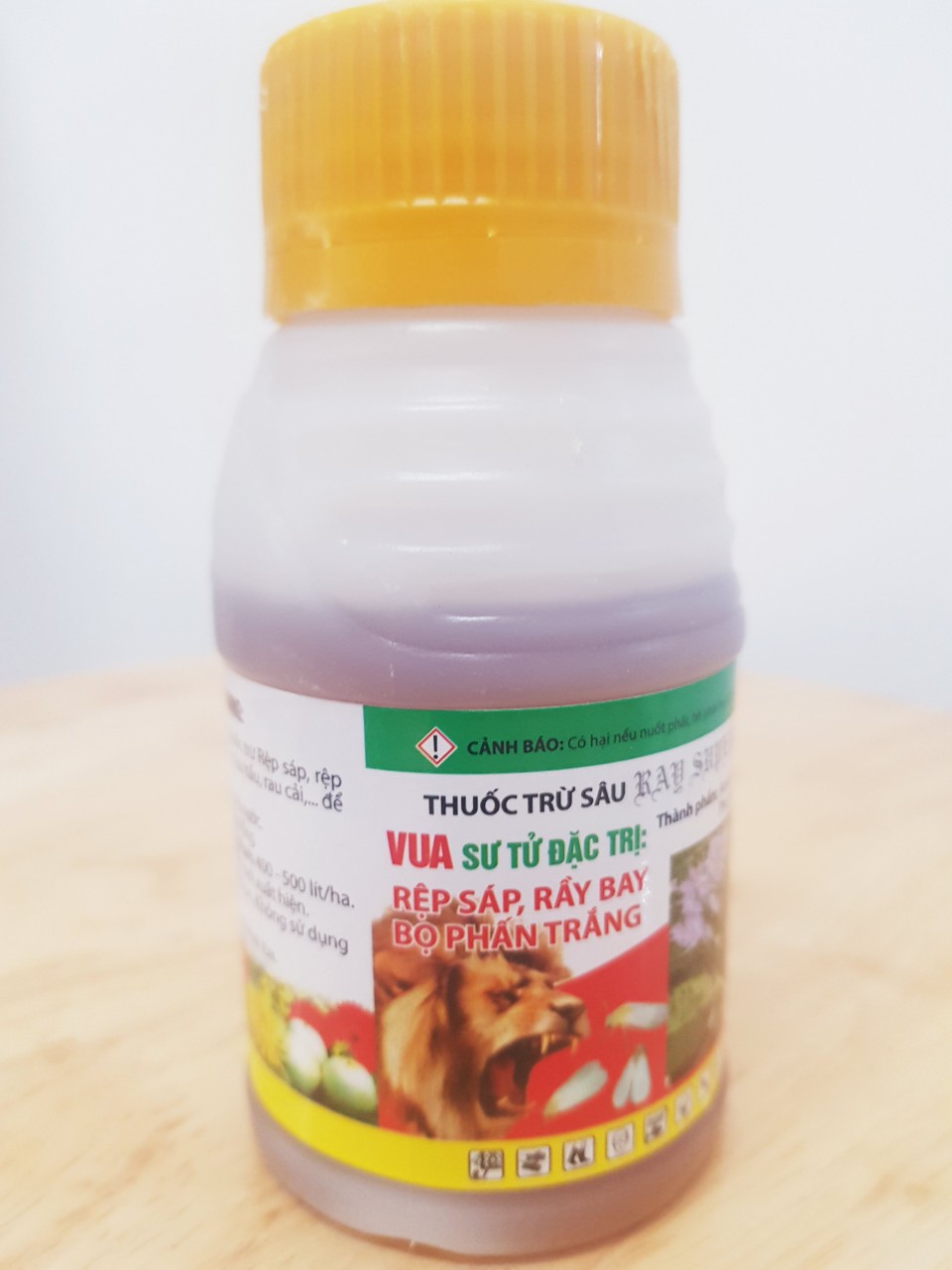 Thuốc trừ rầy rệp hiệu Vua Sư Tử (100 ml), thuốc trừ rầy xanh, rầy trắng, bọ bay, bọ nhảy, bọ trĩ, rệp sáp gây hại trên cây trồng.