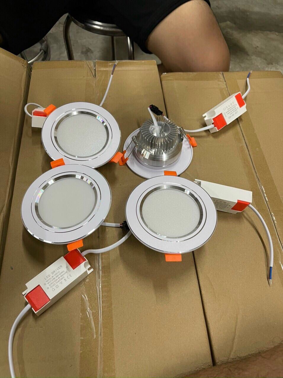 Đèn LED âm trần đổi 3 màu: đèn âm trần 7W phi 90 đổi màu hàng chất lượng