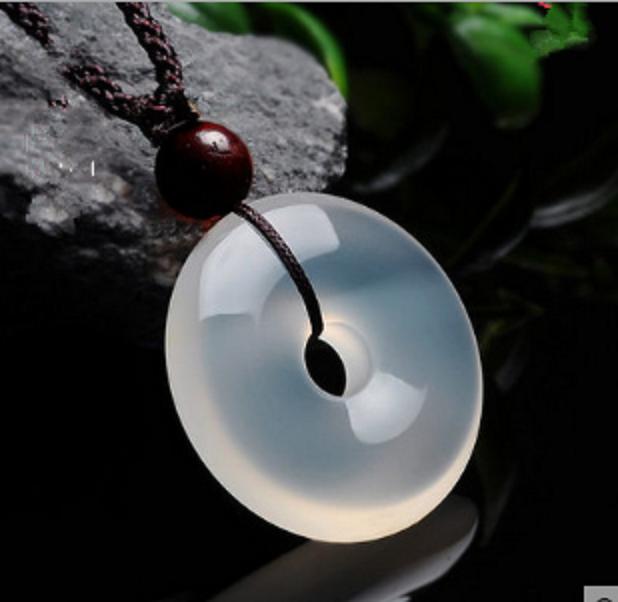 Ngọc bội Chalcedony trắng