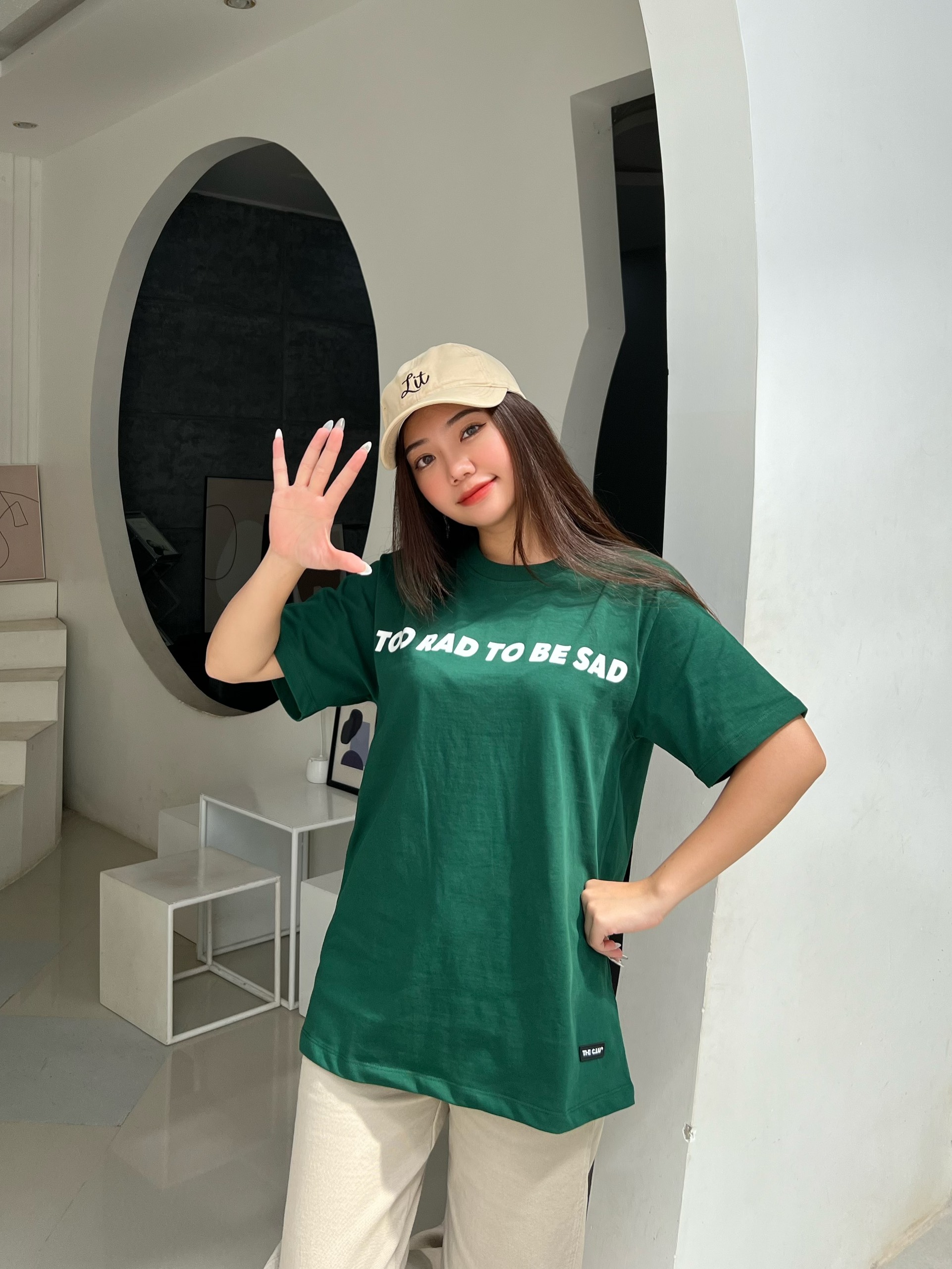 Áo thun form rộng in chữ the ciu - too rad tee