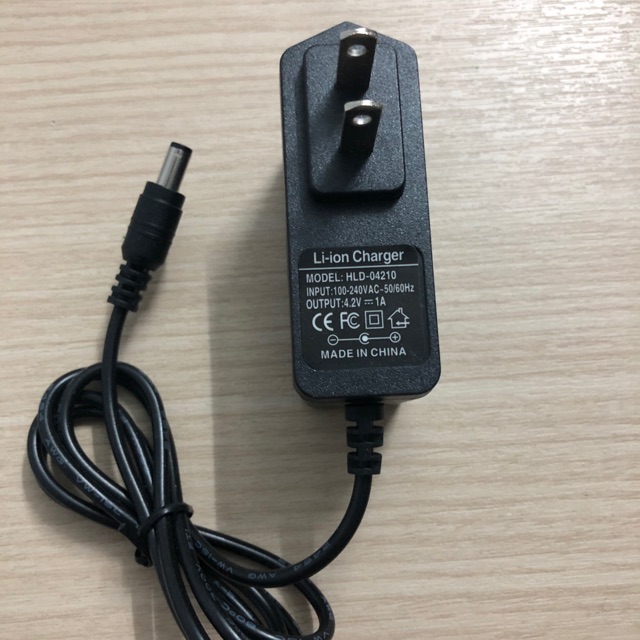 Sạc pin li-on 1s 4.2v 1a có đèn