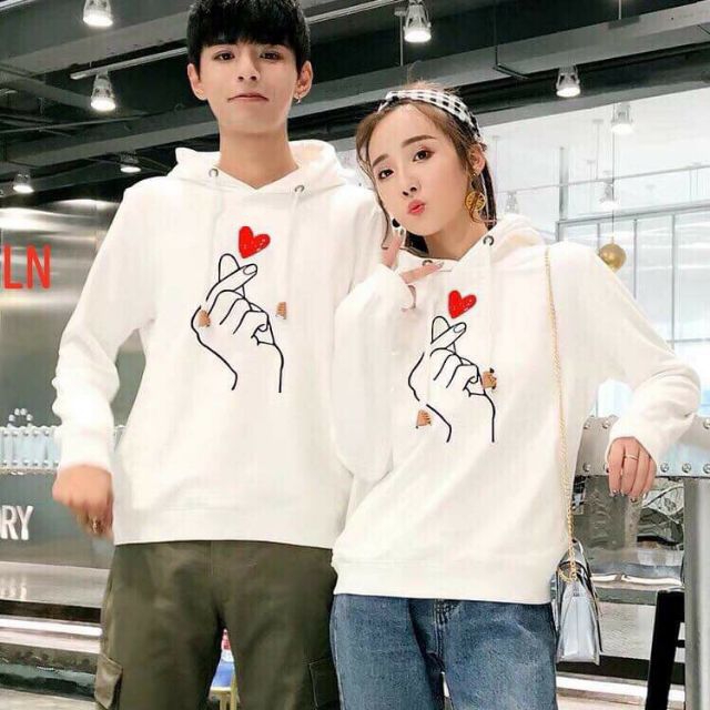 Áo nỉ có mũ bắn tim ý nghĩa