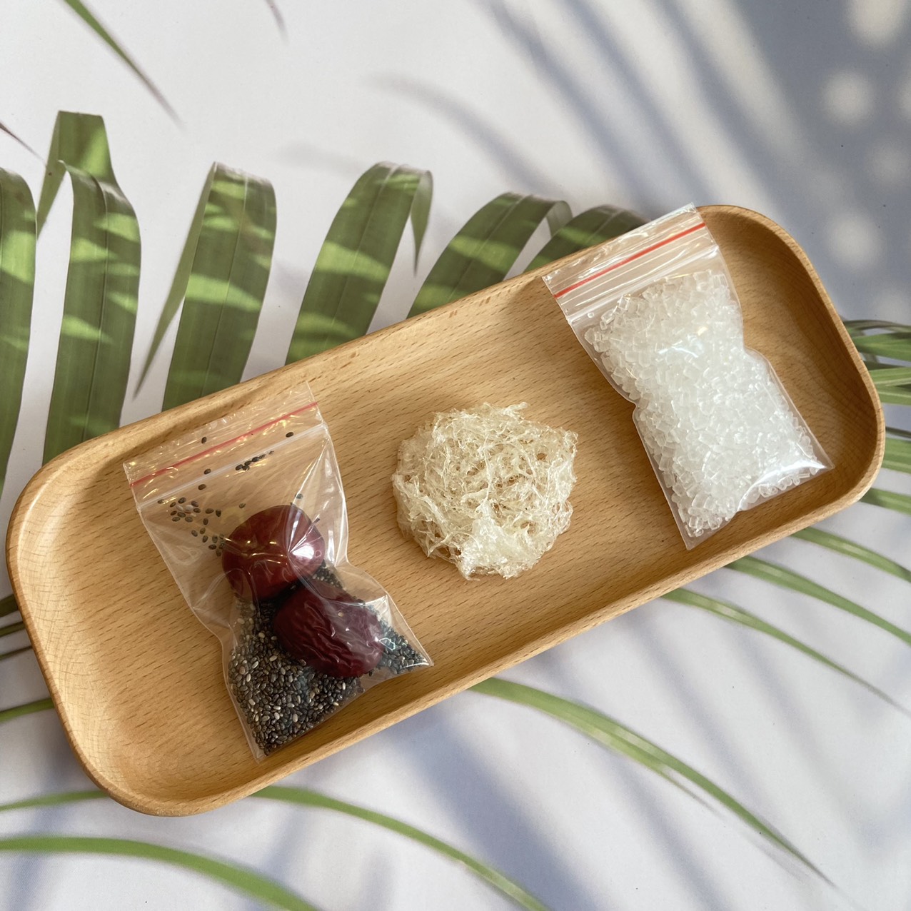 Yến sào viên baby tặng kèm táo, đường, hạt chia phù hợp dùng từng bữa