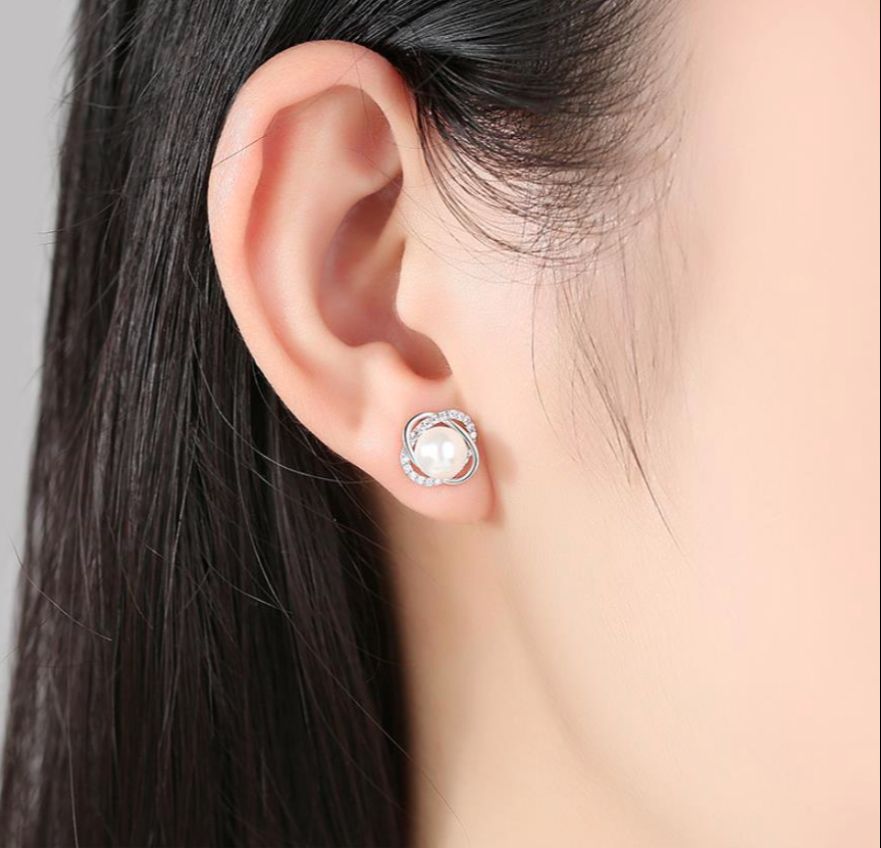 Bông tai nữ hoa 4 cánh đính ngọc trai sang chảnh có video