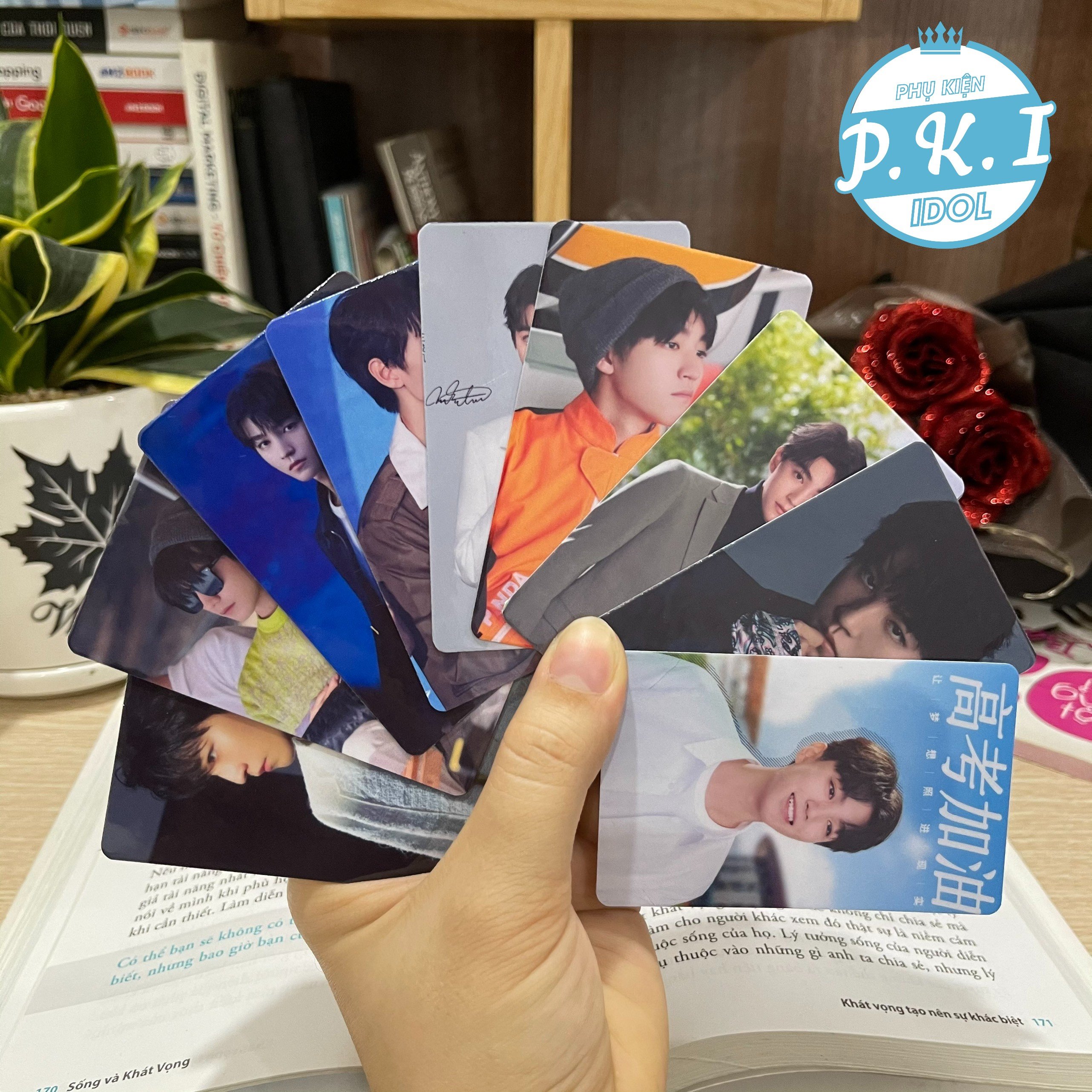 Bộ Card Cứng In Hình Ca Sĩ  Vương Tuấn Khải Bo Góc Sang Trọng – Quà Tặng CPOP