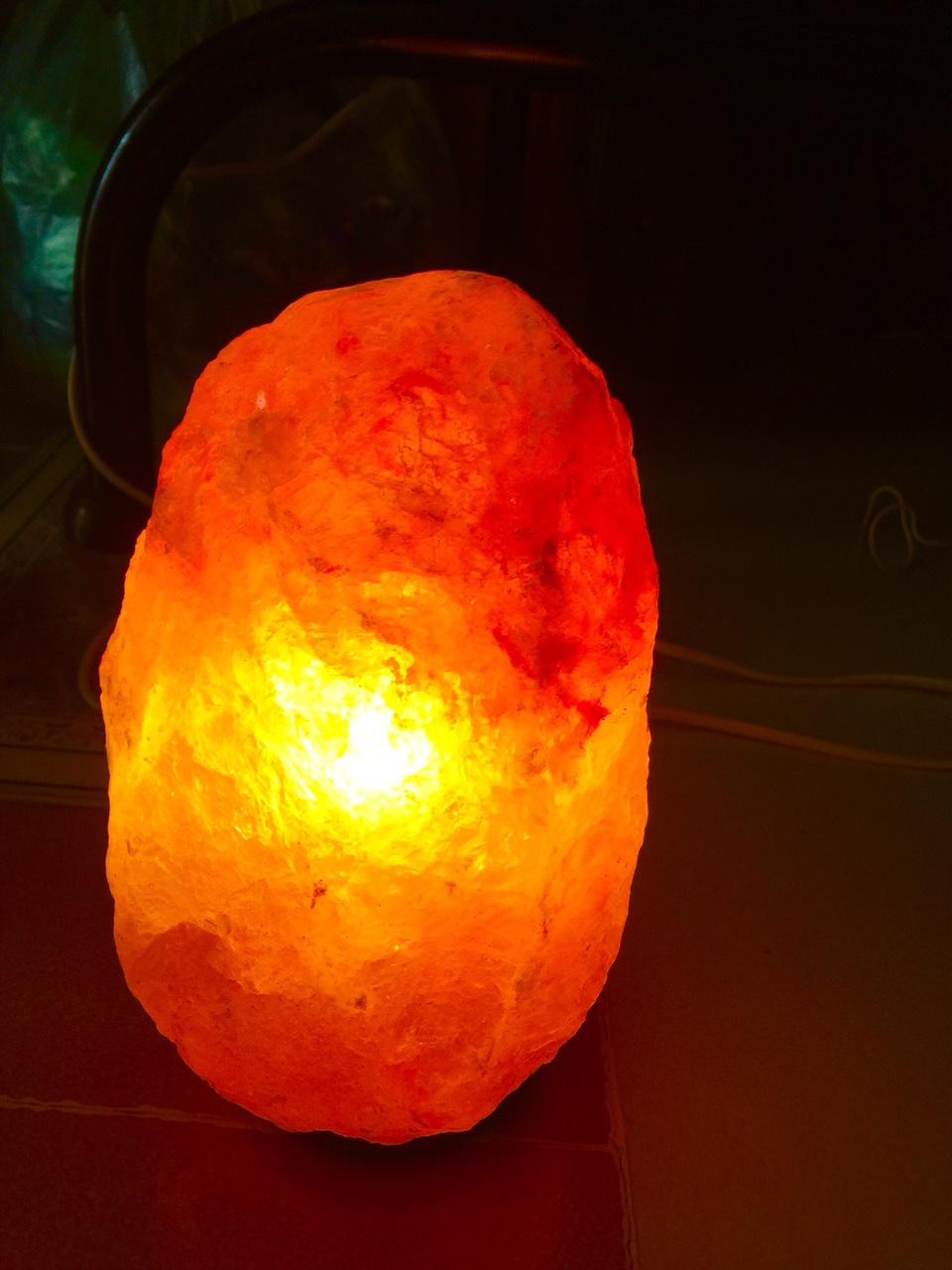 Đèn Đá Muối Himalaya Cao Cấp Trọng Lượng từ 3-4kg- Thanh lọc không khí- Mang tài lộc đến nhà bạn!