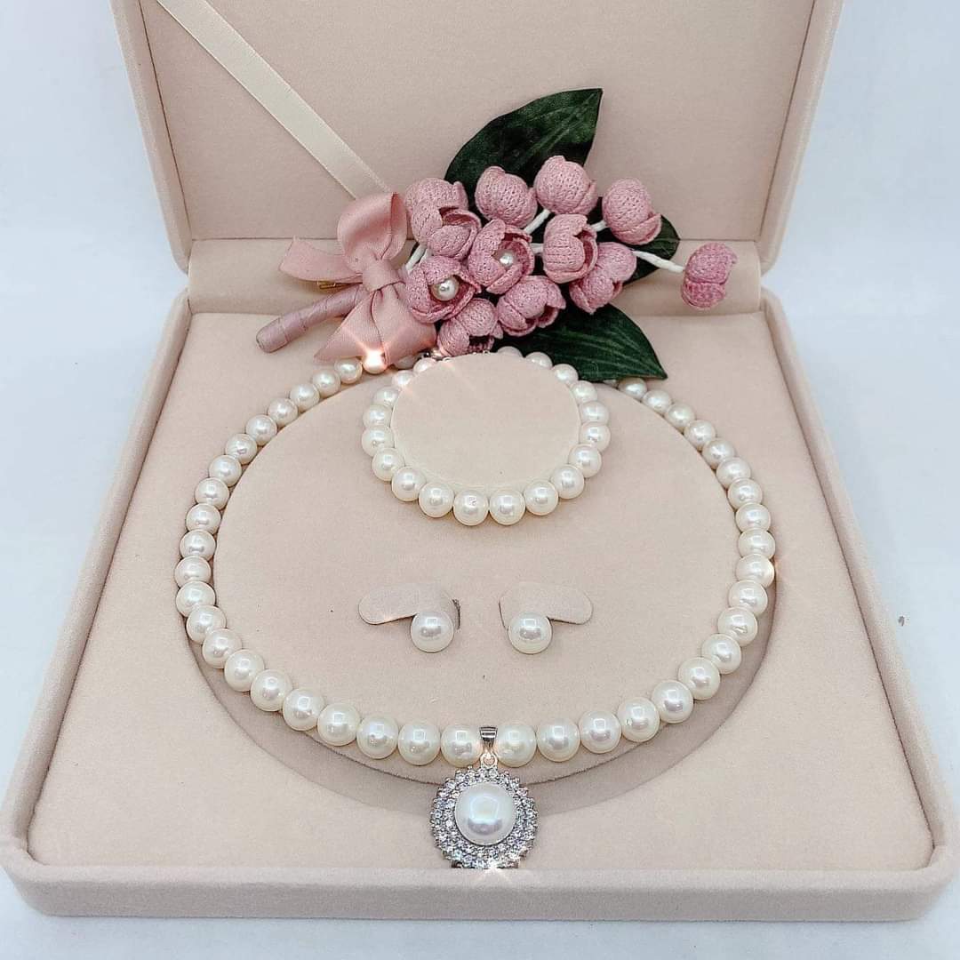 Bộ trang sức ngọc trai thật nước ngọt trắng 10li phối mặt hoa 3 món đã có hộp, có bán lẻ món