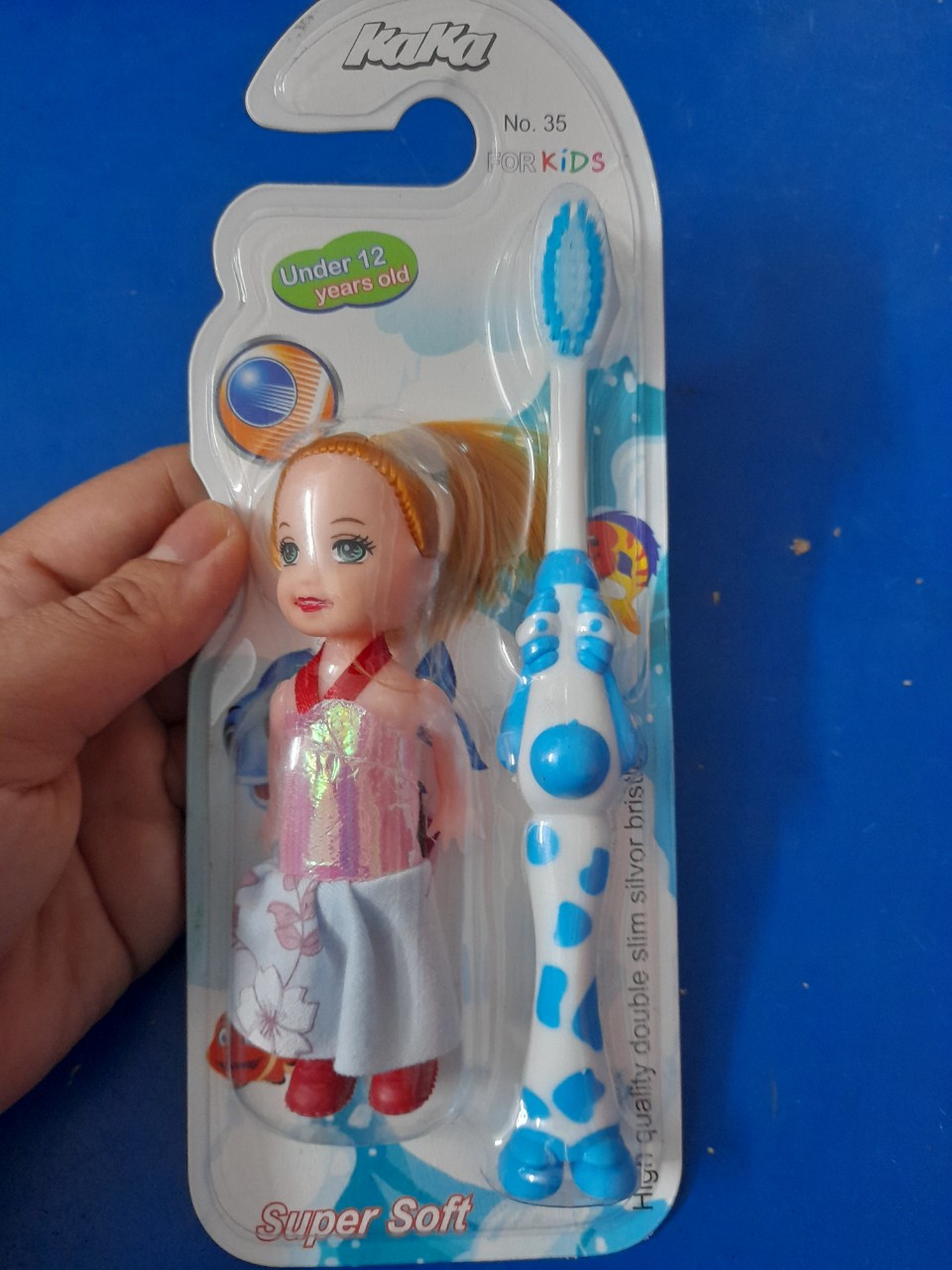 Bàn chải đánh răng cho bé KaKa tặng kèm đồ chơi