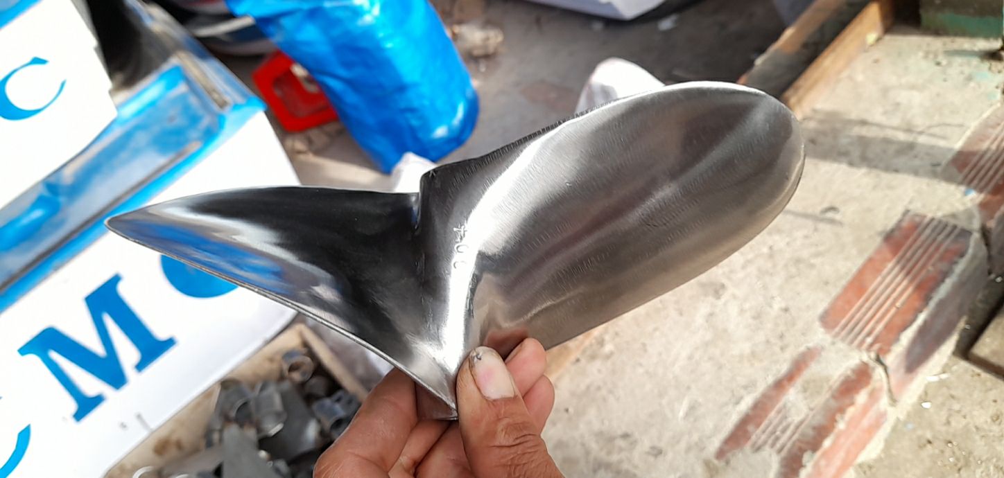 chân vịt inox 2 cánh thái lan ren 16 dùng máy xăng 6.5hp cốt xéo