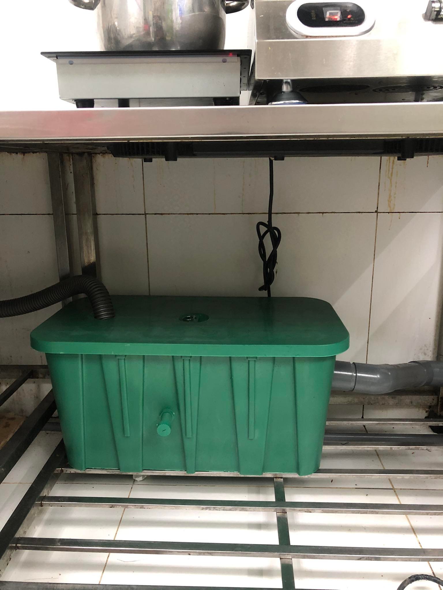 Bể tách mỡ bằng nhựa hdpe siêu bền 68l cho nhà hàng, khách sạn, quán bia, trường học, cơ quan...