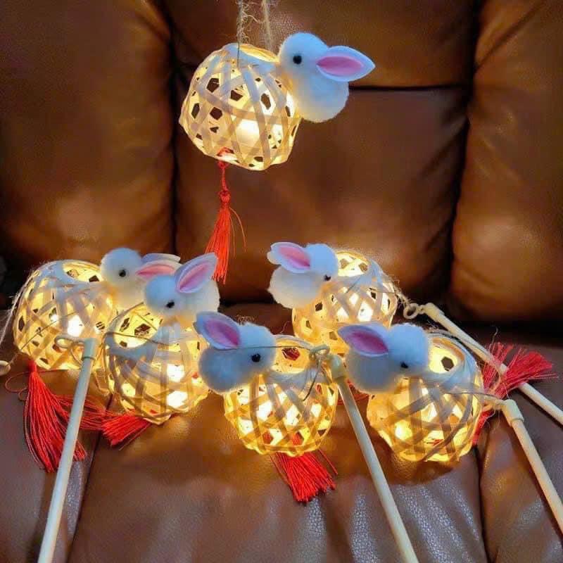Lồng đèn Thỏ Ngọc Mini Giỏ Đan Có Đèn Led Phong Cách Cổ Trang Độc Đáo Chơi Trung Thu  cực đẹp với hình dáng con thỏ đáng yêu Chất liệu tre tự nhiên, an toàn cho môi trường