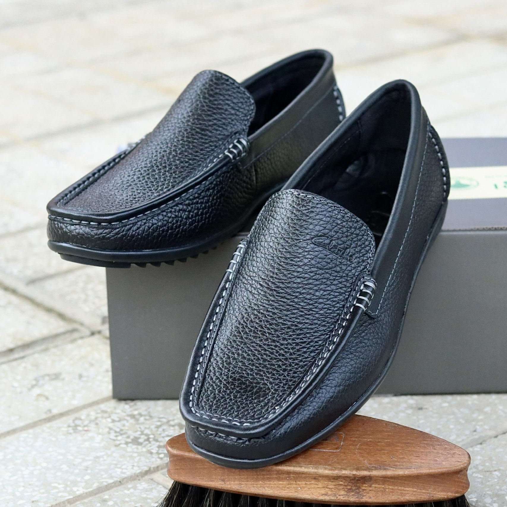Giày lười mọi nam clarks da bò thật 100%, nhập khẩu chính hãng thái lan. tặng 1 đôi tất, bảo hành 2 năm.