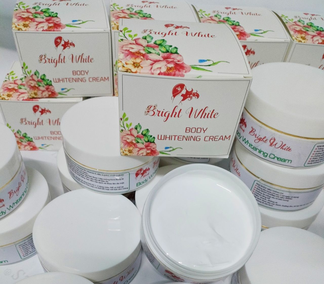 200gr Kem dưỡng trắng da toàn thân Whitening Body dạng lotion thẩm thấu và dưỡng trắng nhanh