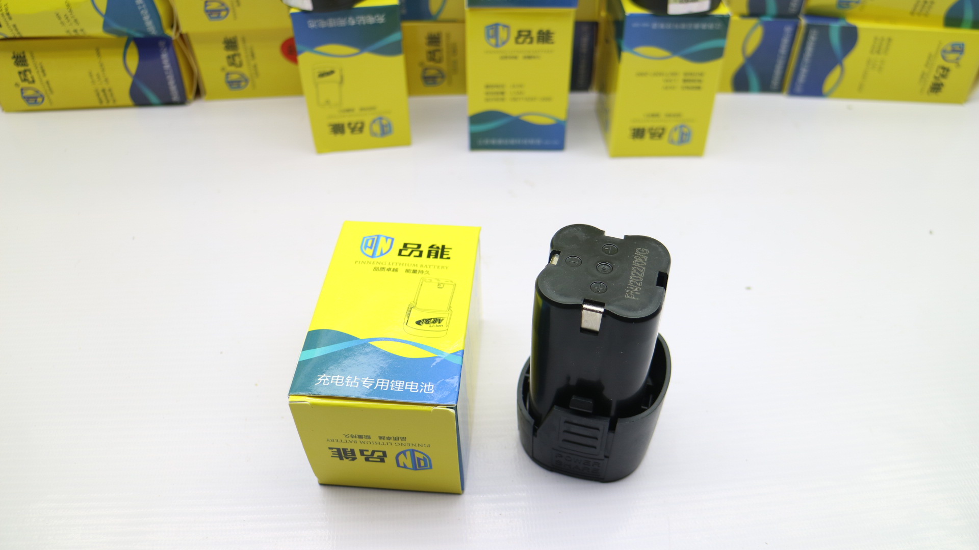 Pin 16,8v hàng nội địa trung pin 4 cell lắp cho máy 16,8v,18v,26v....