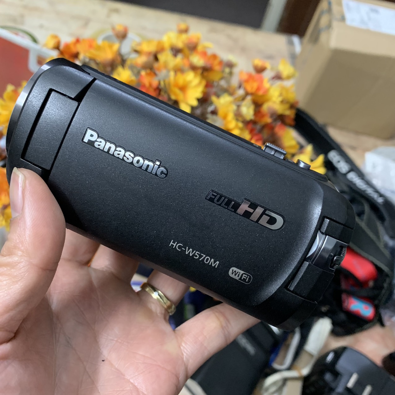 Máy quay phim Panasonic HC-W570M 2 cam
