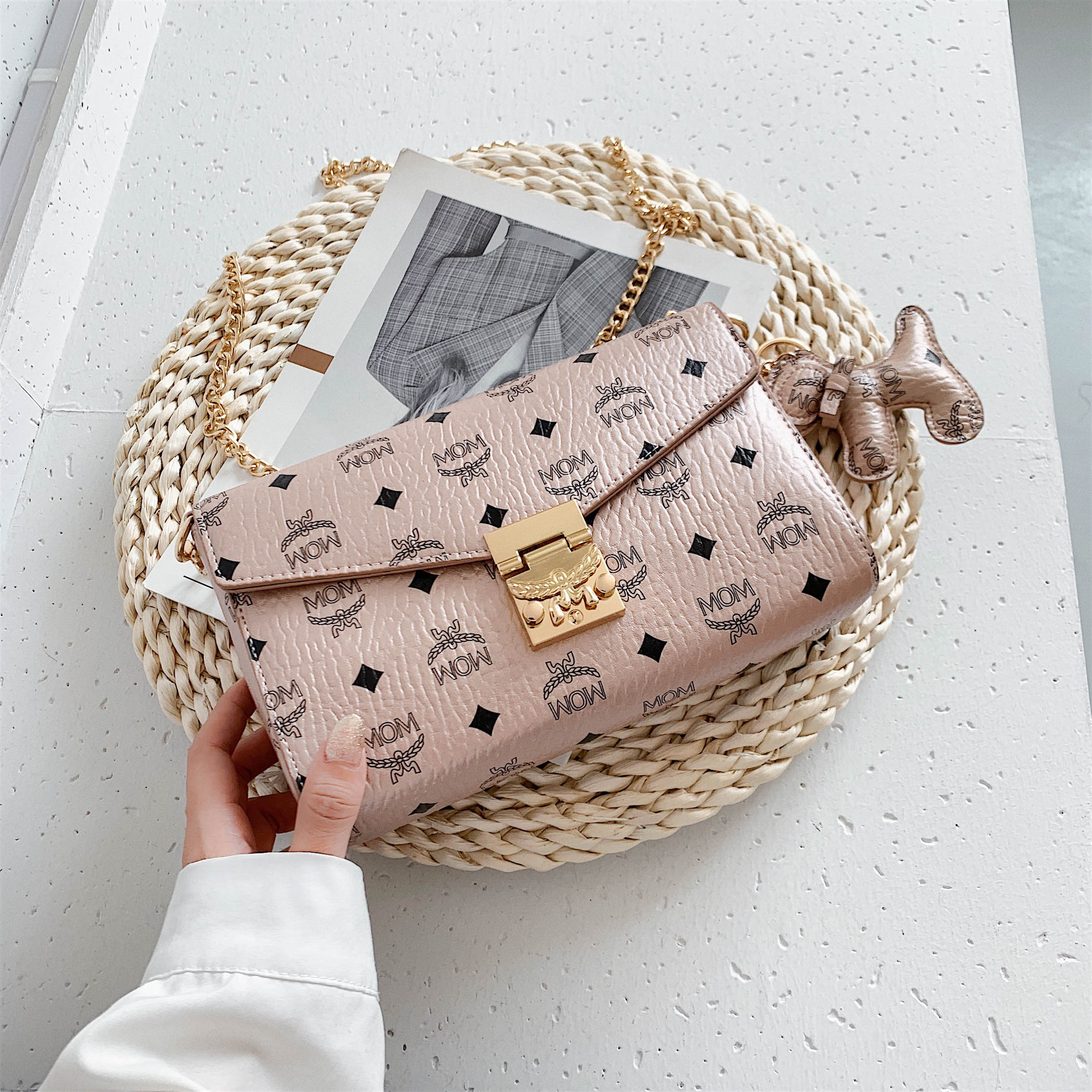 Túi xách đeo chéo mini họa tiết mom nắp chéo - t1153