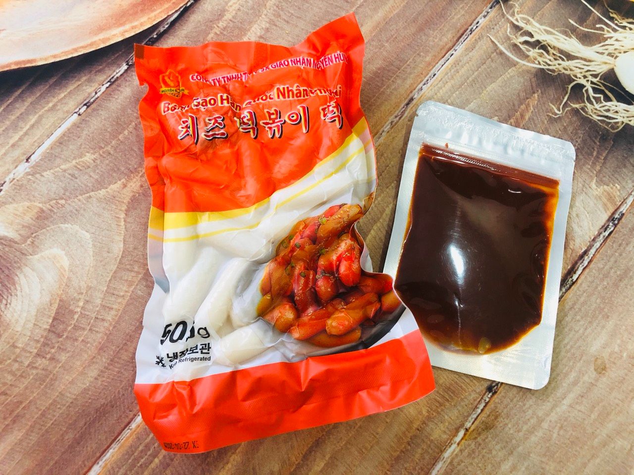 500g bánh gạo nhân phô mai+100g sốt (gói đỏ)