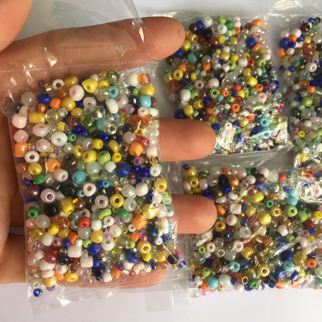 1 gói 30g hỗn hợp cườm cát glass beads lỗ nhỏ khoảng 1000 hạt