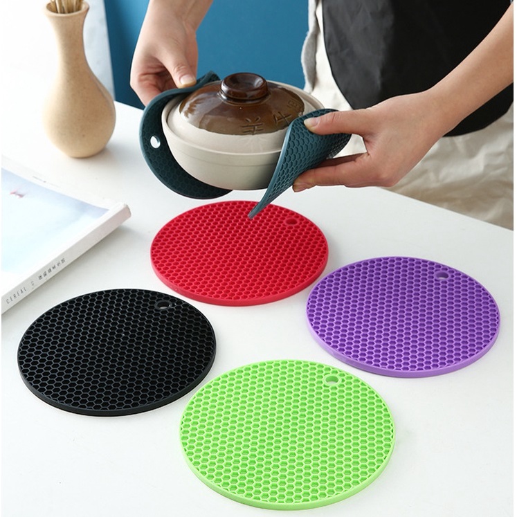 ĐẾ LÓT NỒI SILICON CÁCH NHIỆT, CHỐNG TRƯỢT HÌNH TỔ ONG - Miếng Lót Nồi Tổ Ong Siêu Dày , Đế Lót Ly Cốc Bằng Silicon Cách Nhiệt Chống Nóng Tiện Dụng Đường Kính 17Cm - Lót nồi silicon chống nóng chịu nhiệt đa năng-Miếng lót nồi