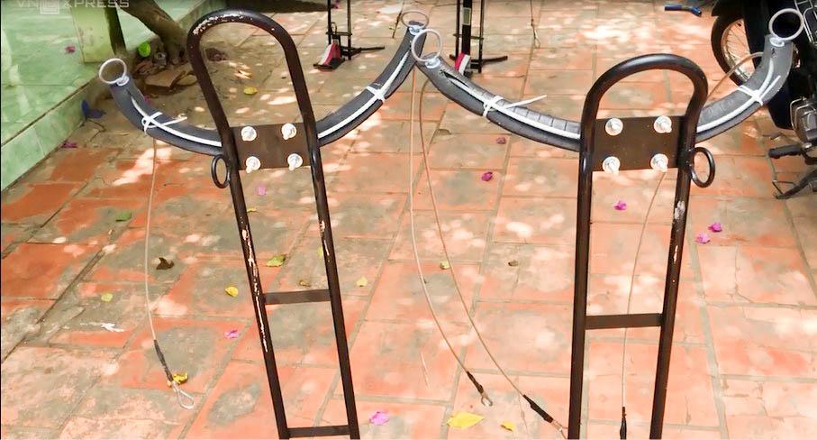 DỤNG CỤ LEO DỪA KIỂU ĐỨNG