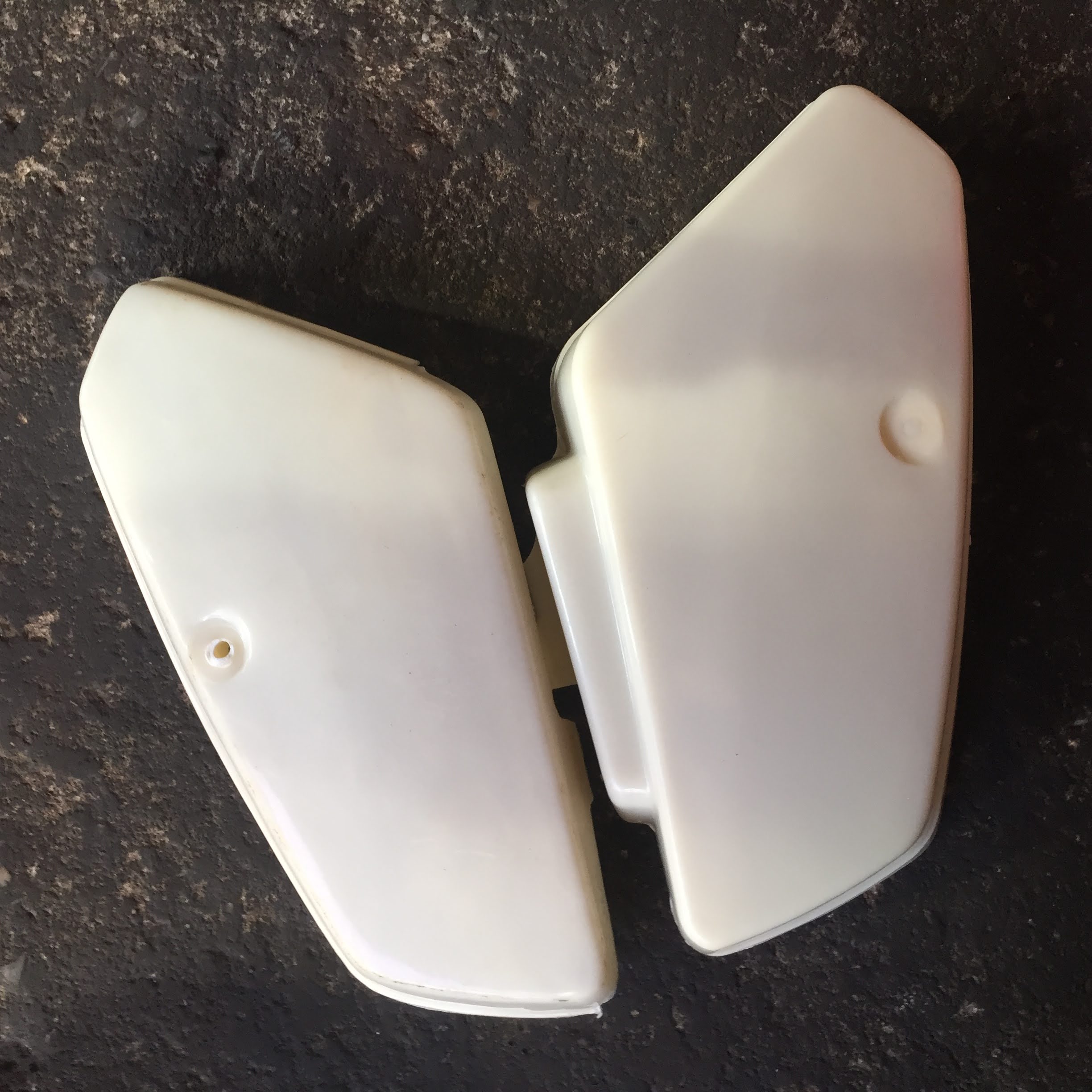 Trọn bộ nhựa cốp xe honda custom cub 82 DD ( mộc màu trắng )