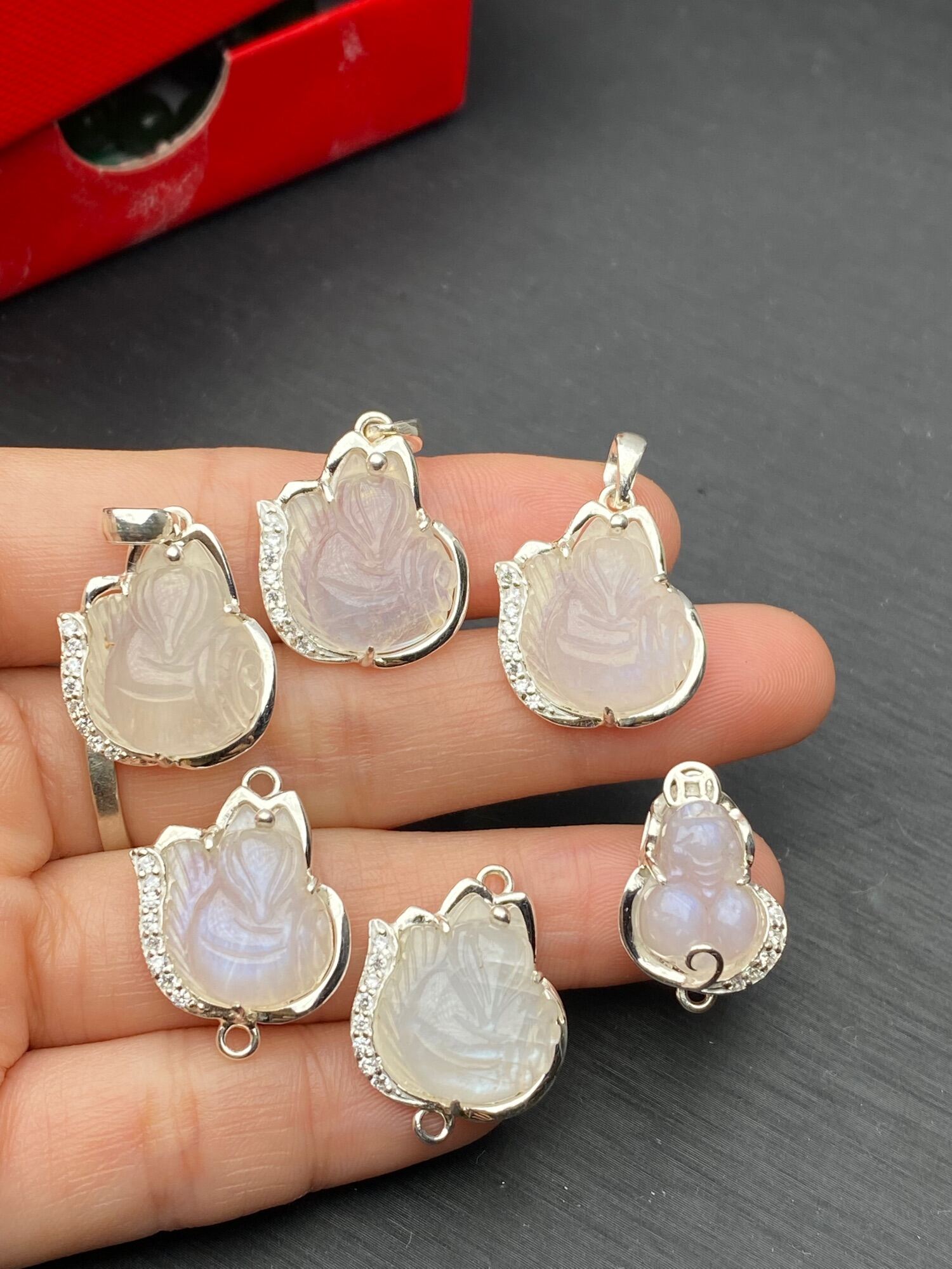 Mặt dây chuyền hồ ly đá mặt trăng đã bọc bạc / moonstone