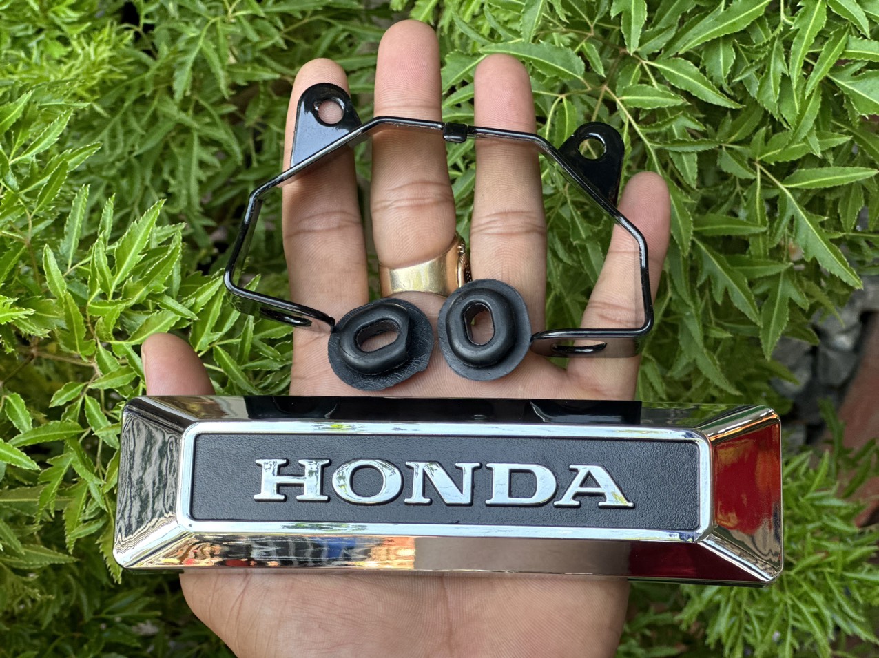 Logo honda gắn phuộc trước, hàng gia công. dành cho các dòng xe 67 - 68 - cd - cl
