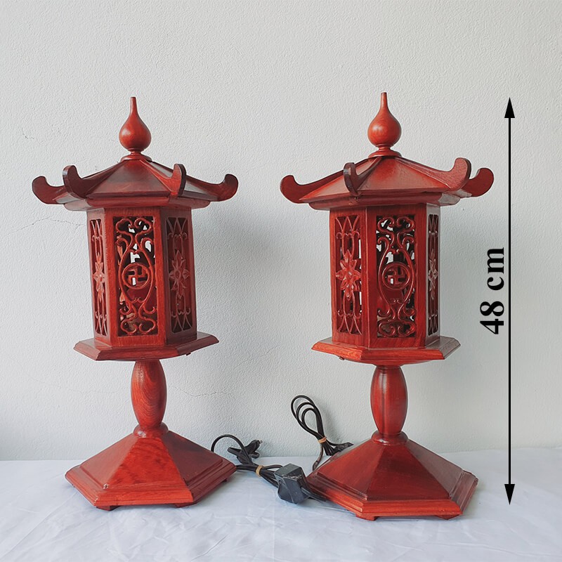 Cặp đèn thờ mái chùa gỗ hương cao 48 cm