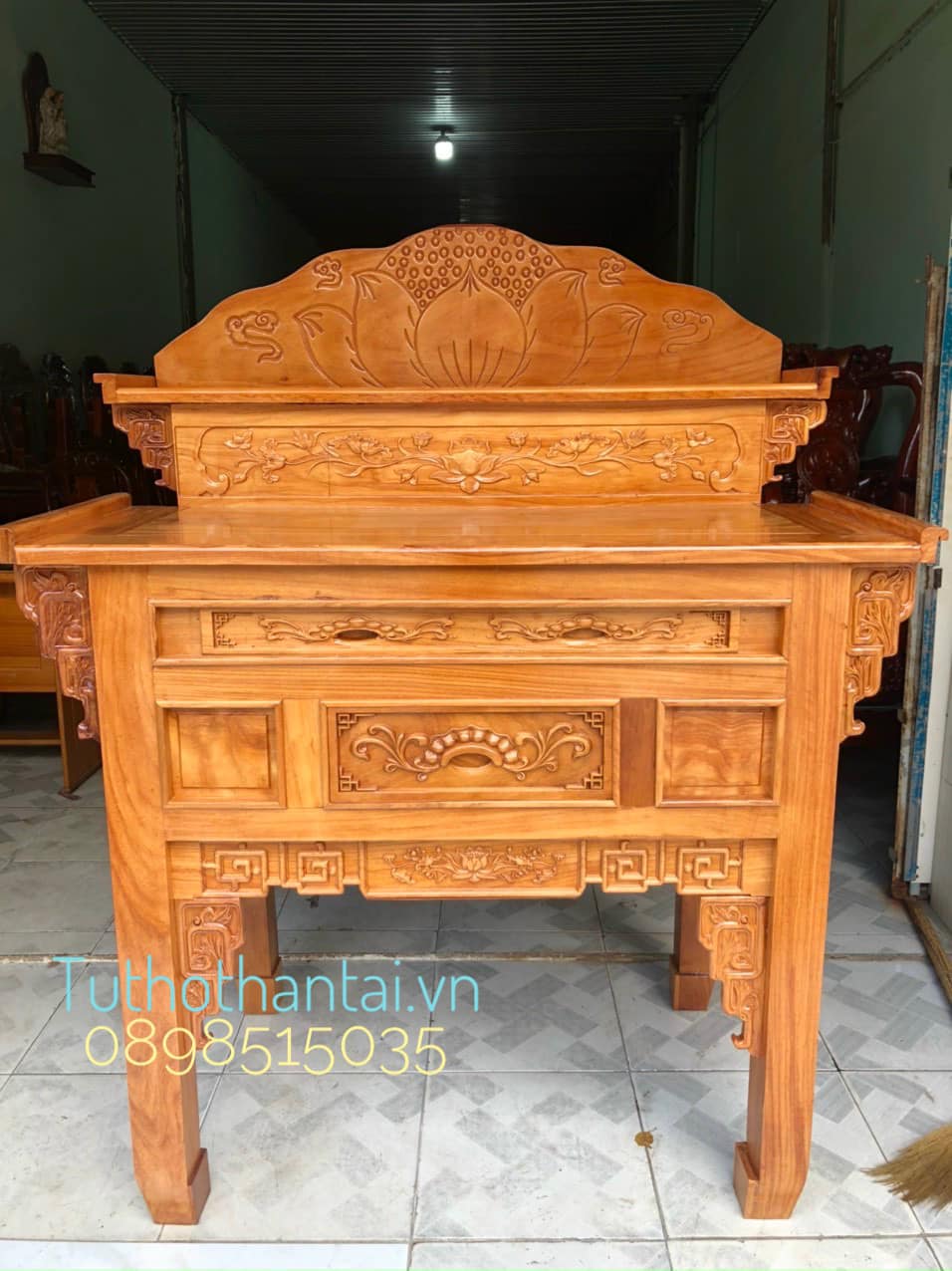 Bàn thờ gia tiên 2 tầng hoa sen gỗ gõ đỏ 127cm