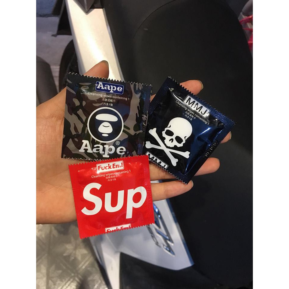 Com bo 10 Khăn ướt Supreme Bape Mastermind