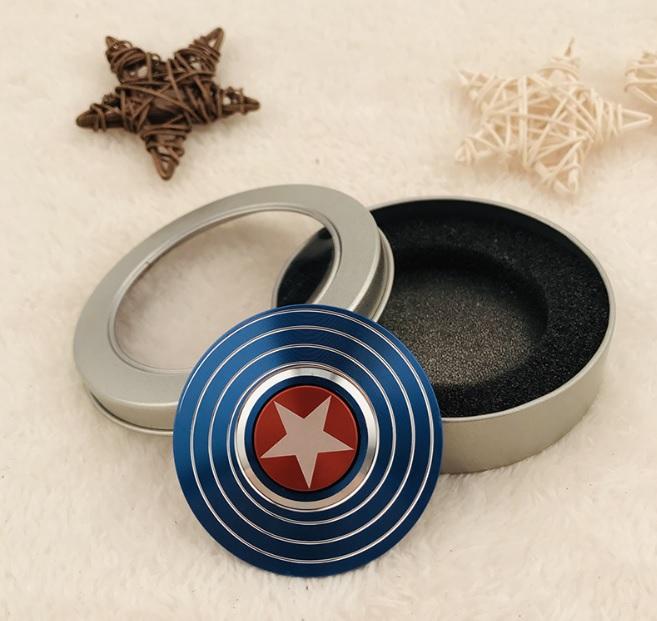 Đồ Chơi Con Quay (Fidget Spinner) Đội trương Mỹ (Captain America) Cực Chất + Quà Tặng Hộp Đựng Bằng Kim Loại