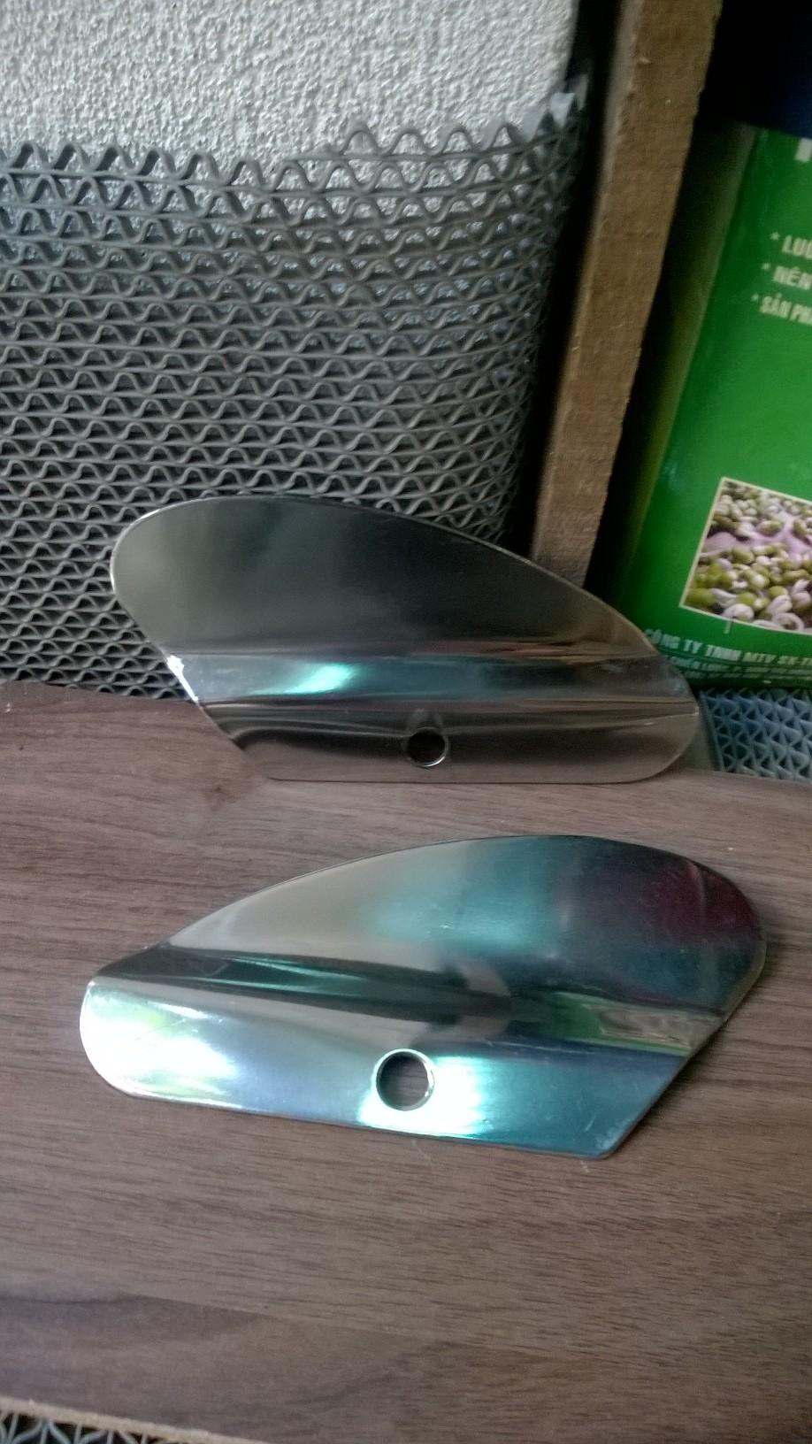 Che gác chân sau kiểu bằng inox cho honda 67