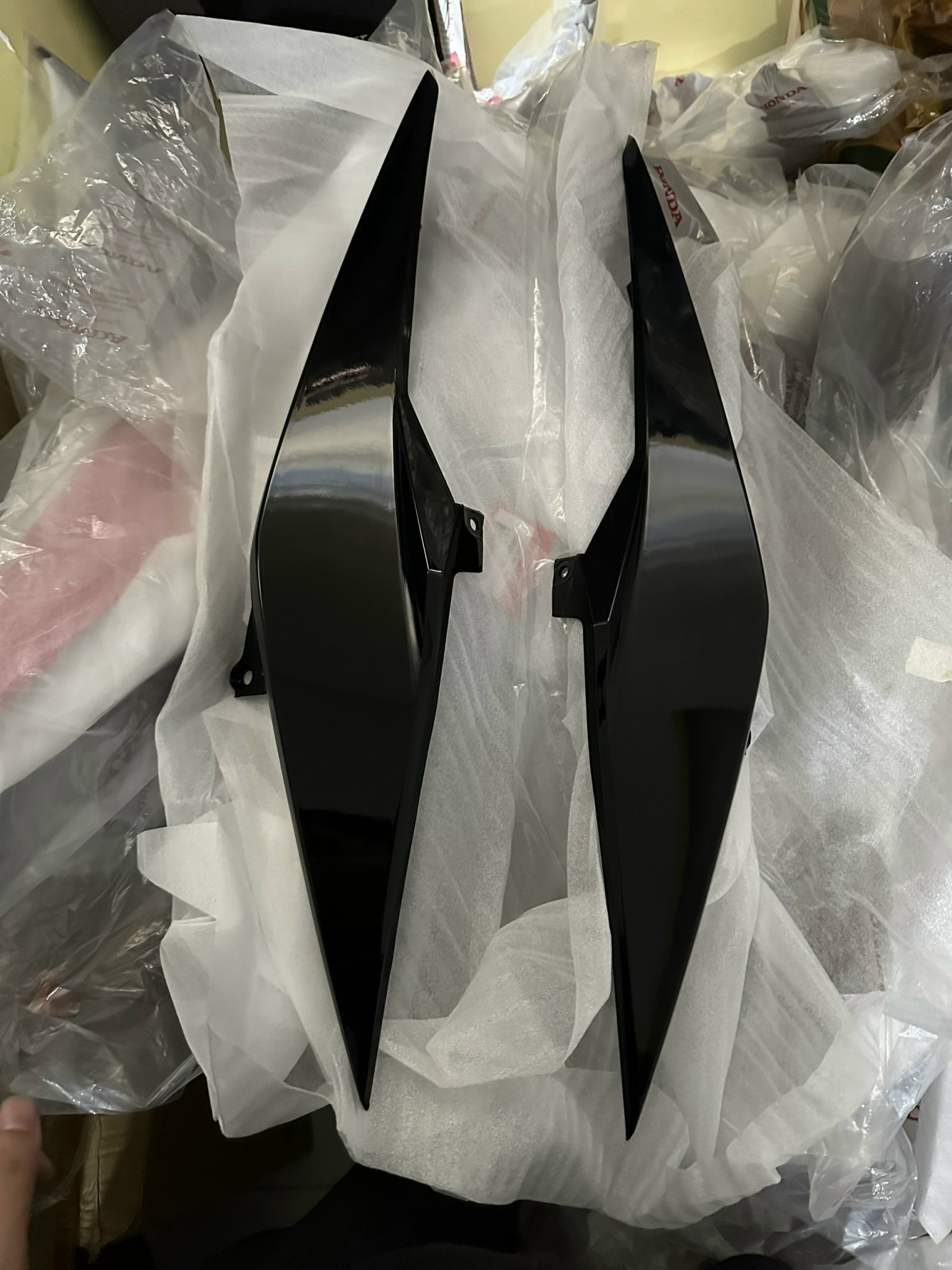 bụng sau sonic 150 màu đen bóng honda indonesia