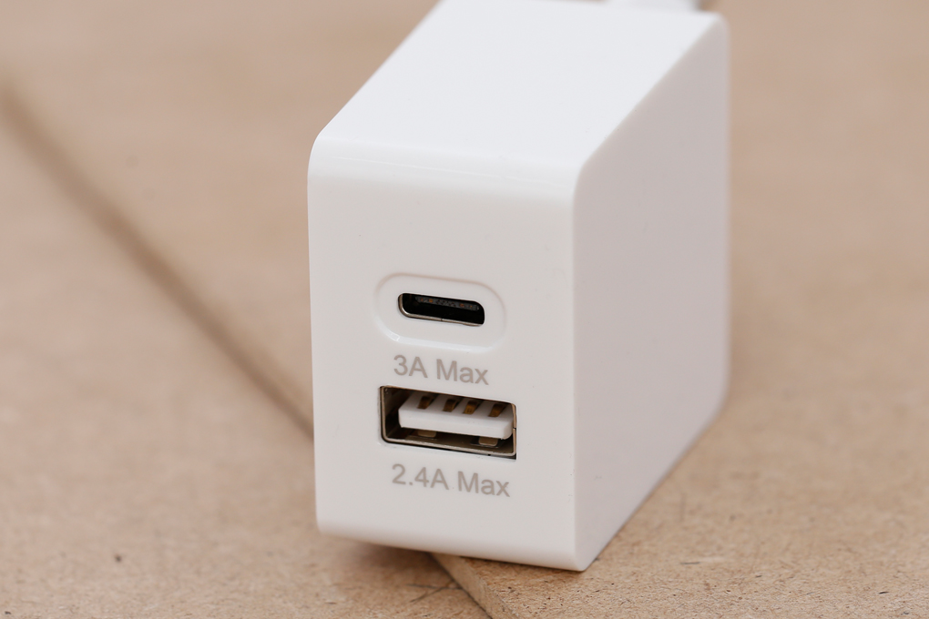 Adapter sạc 2 cổng usb 2.4a type-c 3a xmobile ds165 trắng