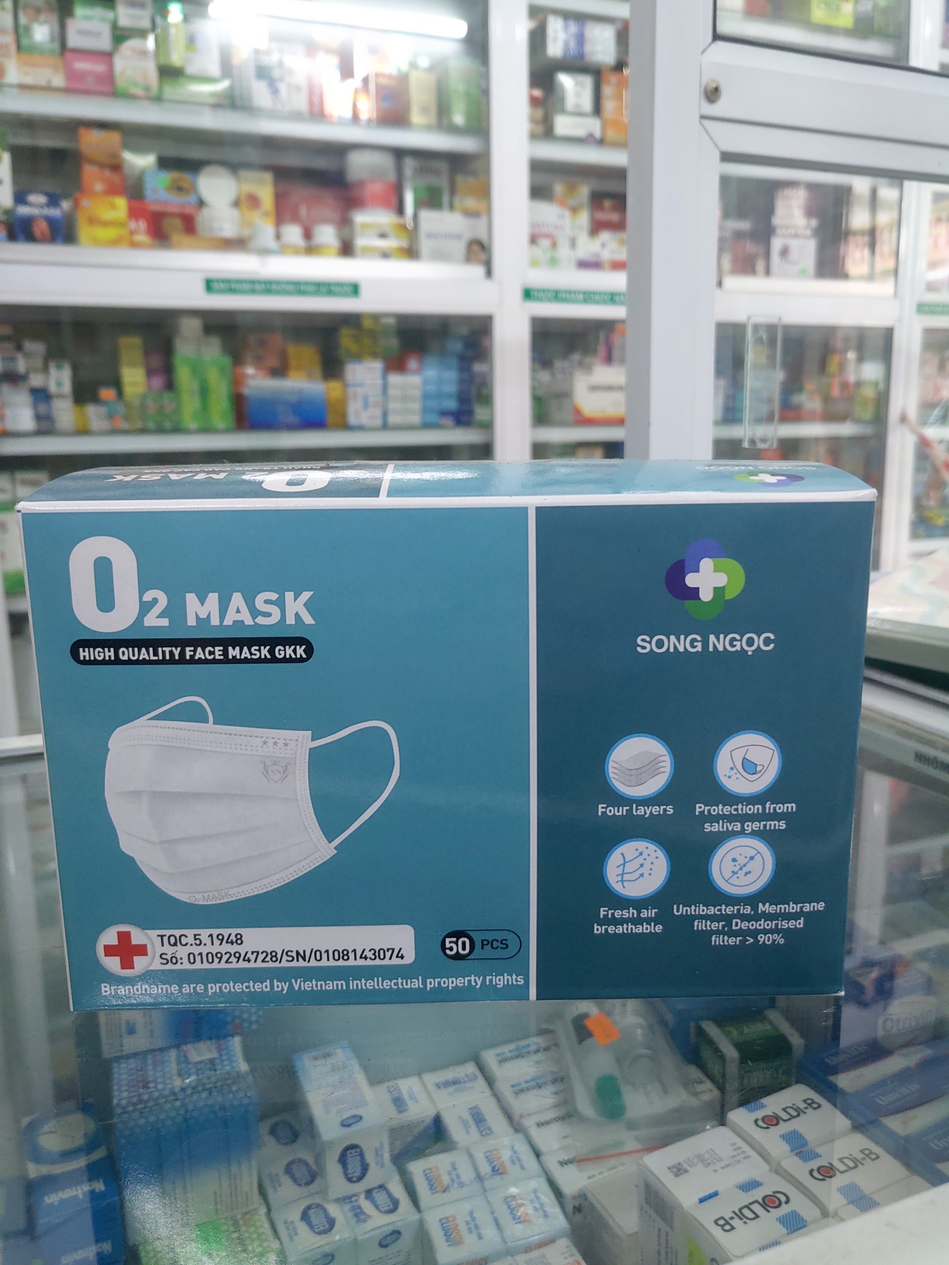 Khẩu trang 4 lớp kháng khuẩn O2 tặng kèm Klenzit C, Klenzit MS, Epiduo, Azaduo