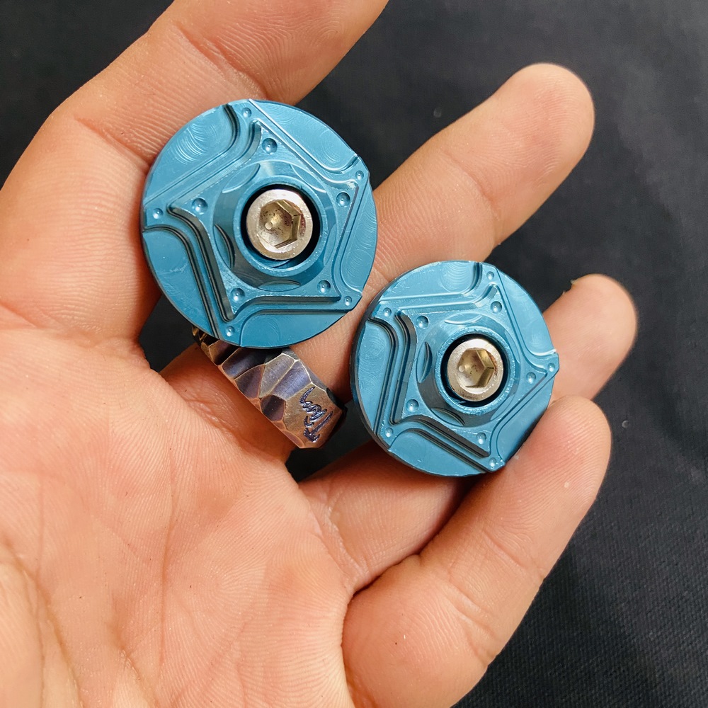 [SALE] Cặp gù tay lái Nhôm CNC ngôi sao 5 cánh lên màu Gr5 kèm đầy đủ ốc bắt (MÀU LỤC BẢO)