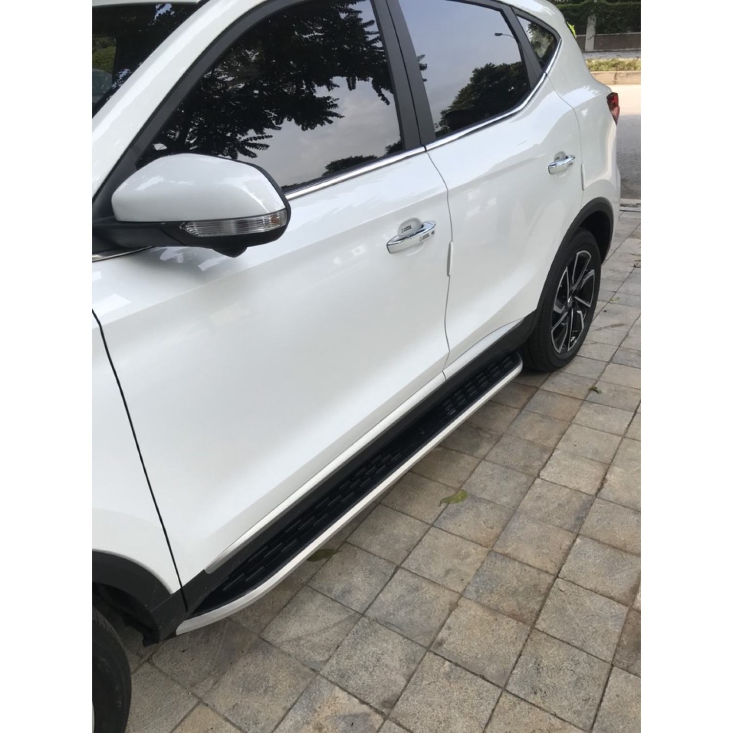 Bệ bước chân, bậc dẫm lên xuống cho mg zs 2018 - 2022+