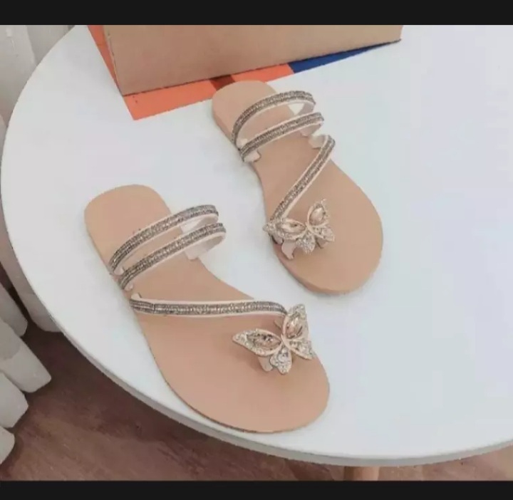 Dép xỏ ngón đính bướm đá siêu xinh