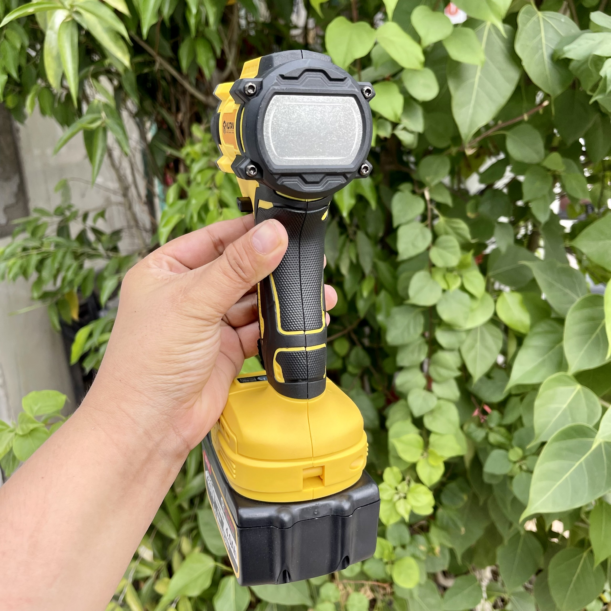 Máy Khoan Pin Kutan Đầu Kẹp 10mm Không Chổi Than Chân Pin Phổ Thông