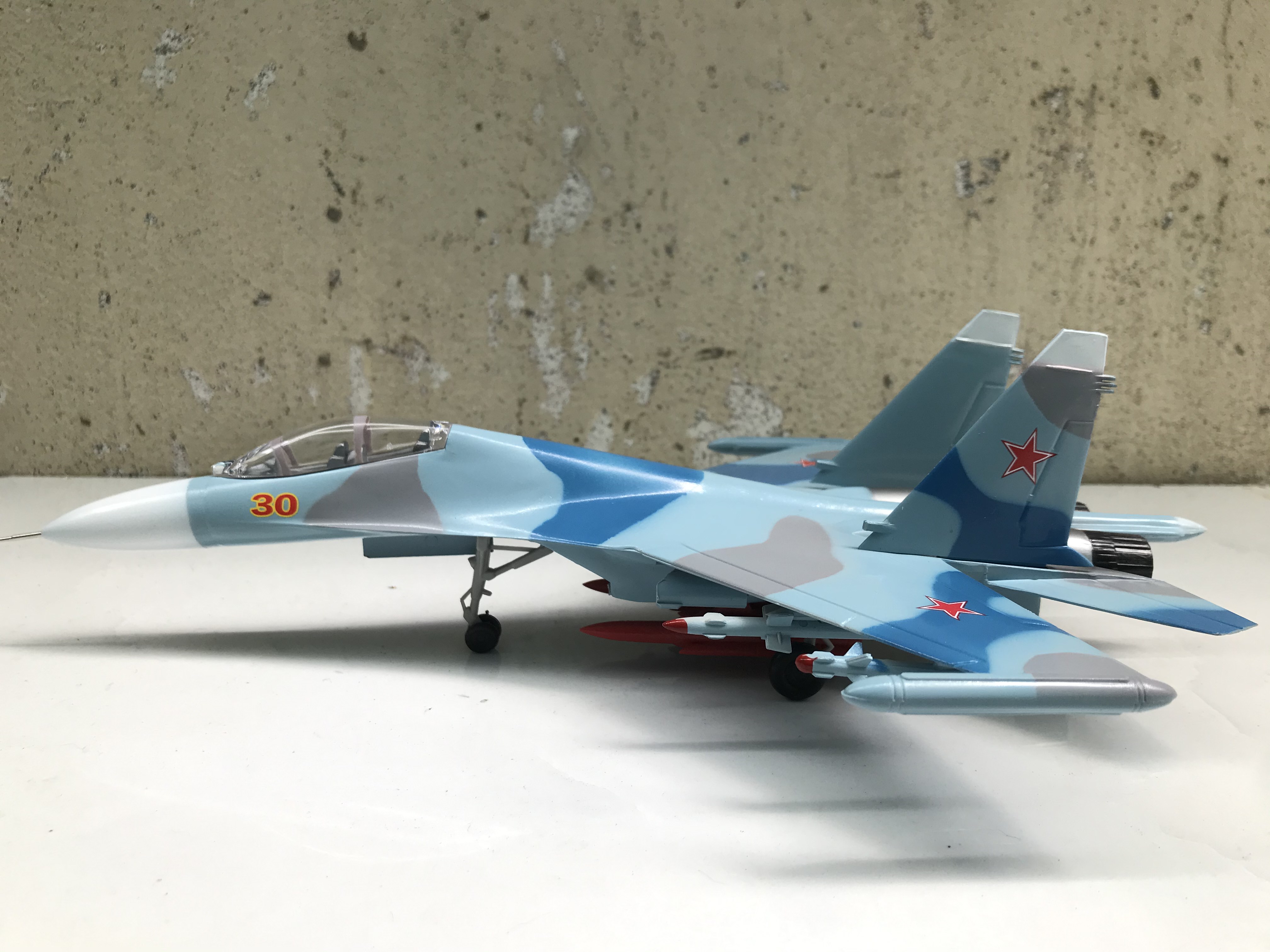Mô hình máy báy máy bay su-30 tỷ lệ 1:72 nhựa abs