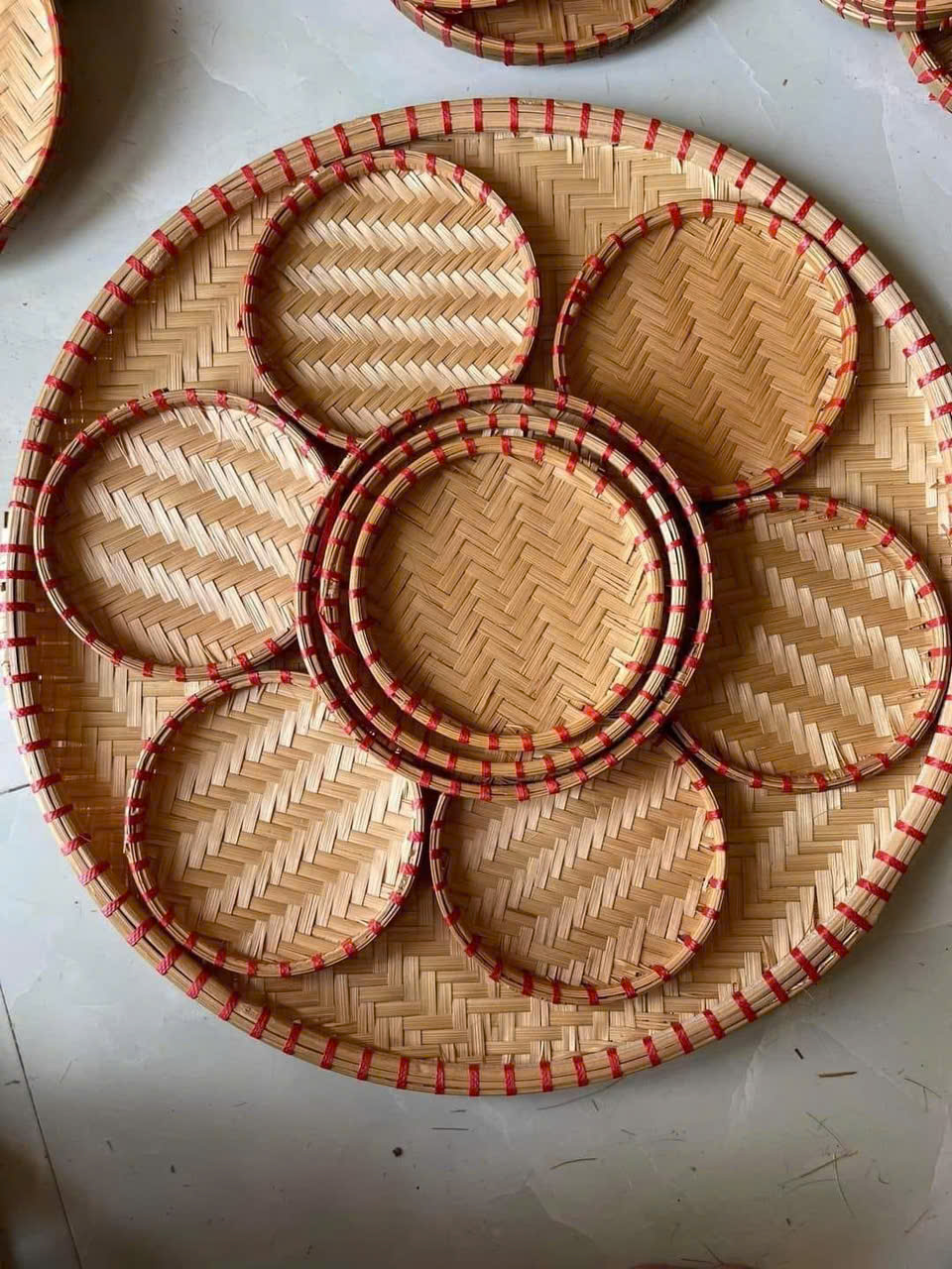 GIÁ SỈ - Mẹt tre thủ công loại 1 15cm-60cm, viền đỏ phục vụ nhà hàng, trang trí nhà cừa, Decor quán coffee