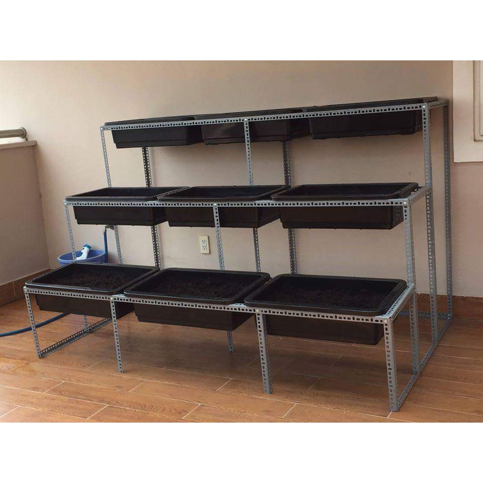 Khung kệ sắt v lỗ đa năng trồng rau sạch 3 tầng dạng bậc thang dùng cho 9 khay trồng rau 68x43x15cm ( chưa bao gồm khay )
