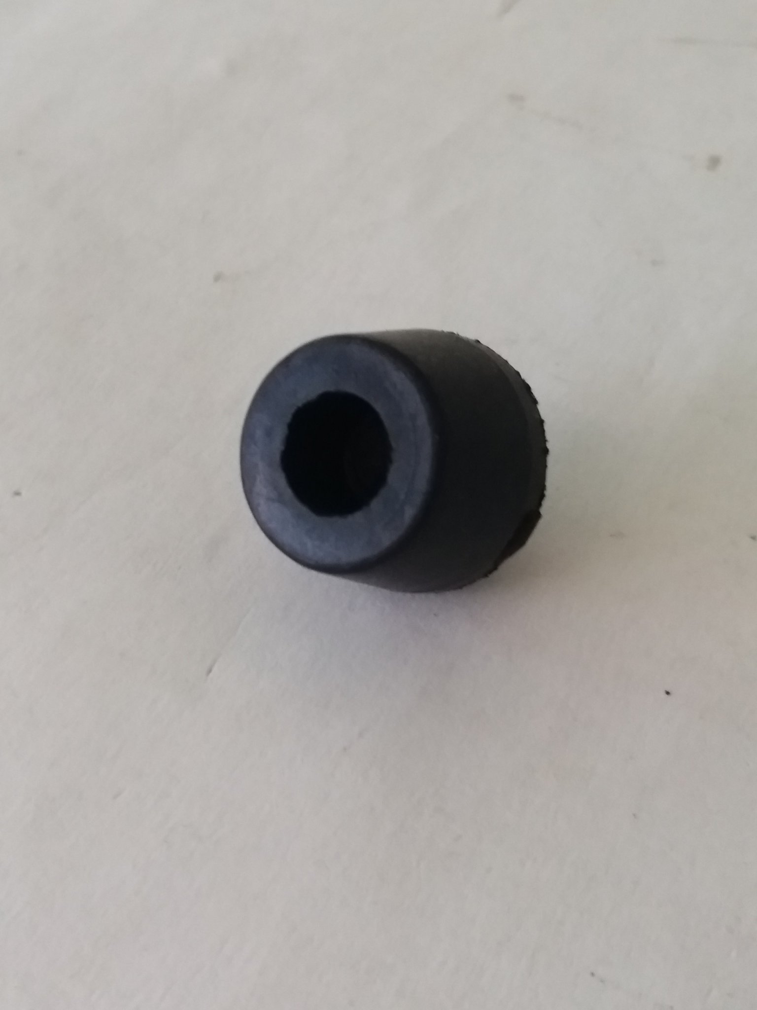 [HCM]Cao su giảm chấn cửa vừa TAIWAN - Mỗi cửa xe 01 cái. Kích thước Đầu14mm - Cao 15mm -  Đuôi18mm  Lỗ gắn trên 10mm  lọt khe 8mm