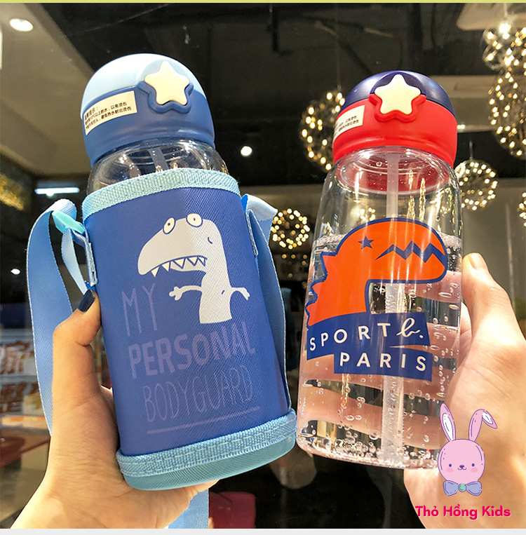 Bình đựng nước cute cho trẻ đi học, Bình đựng nước có ống hút Hoạ tiết khủng long 700ml - Shop Thỏ Hồng