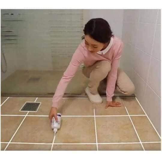 Chai kẻ viền gạch tiện lợi sạch nhà cửa